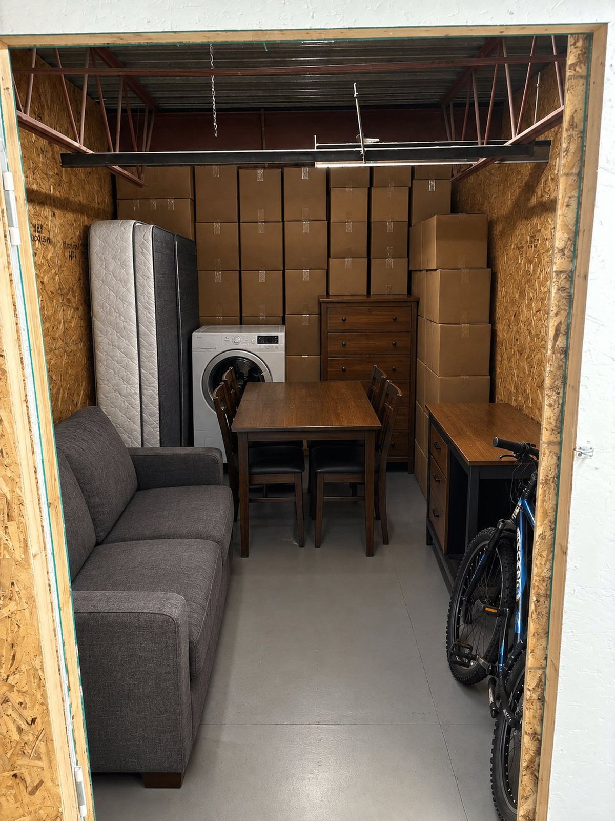 Entrepôt 6 × 10 — 60 pi²