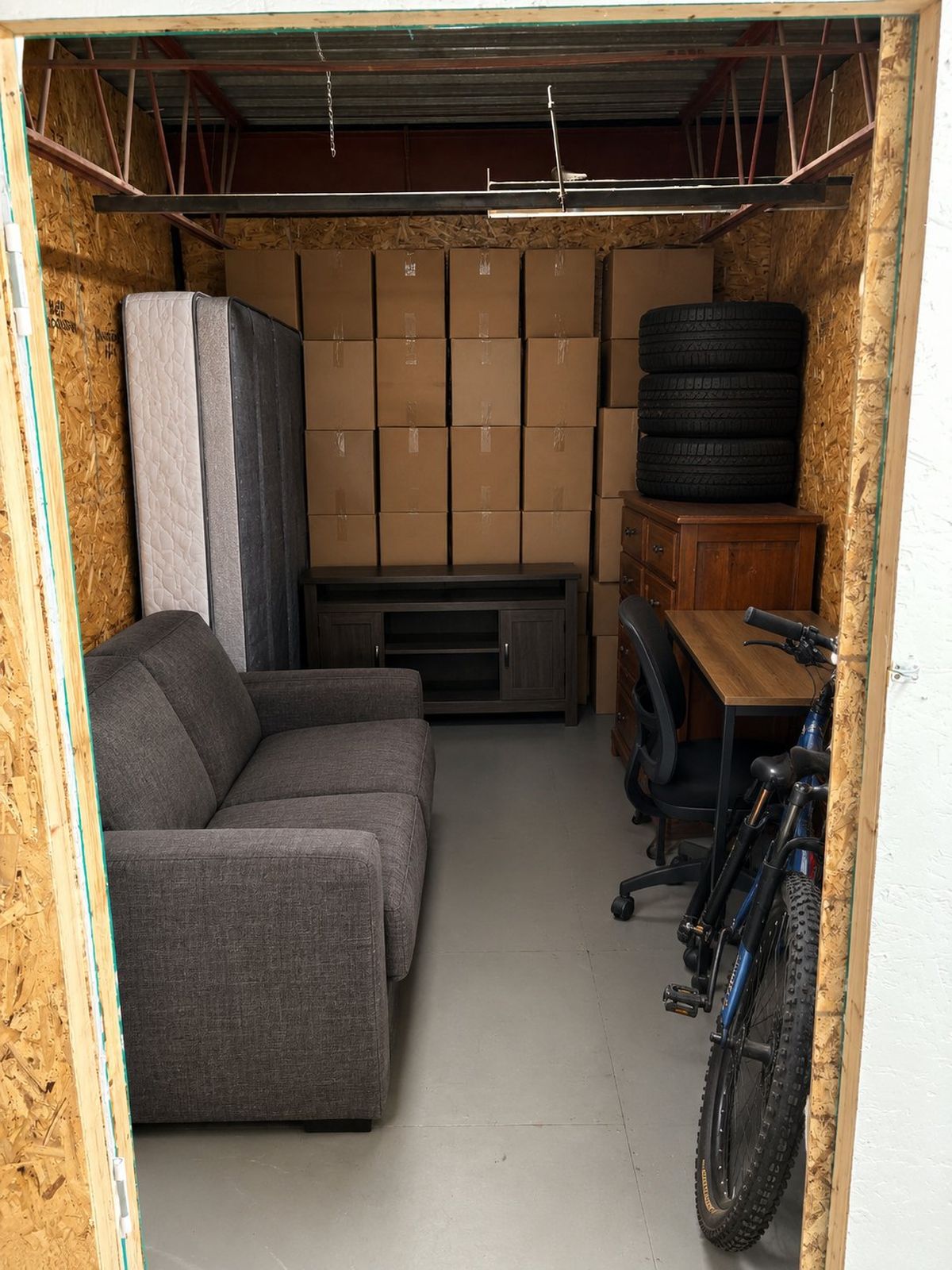 Entrepôt 6 × 8 — 48 pi²
